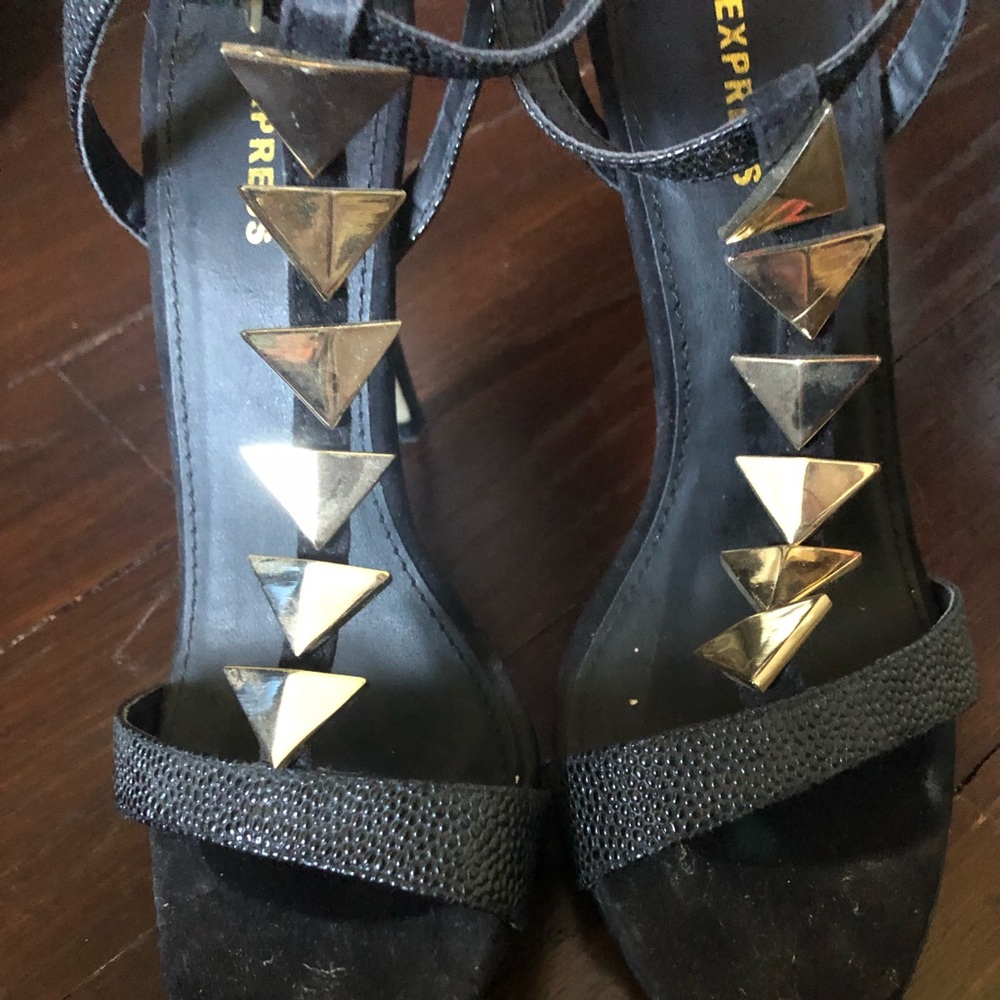 Express heels.